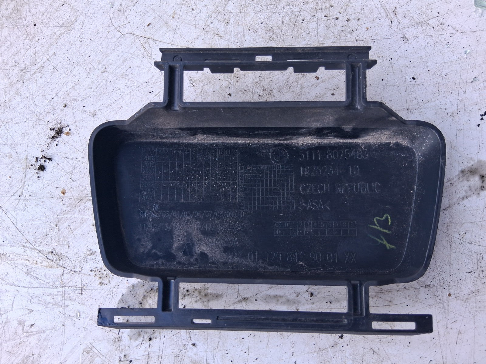 2023 BMW 2 SERIES F44 COUPE FRONT BUMPER LOWER CENTER GRILL COVER 51118075483