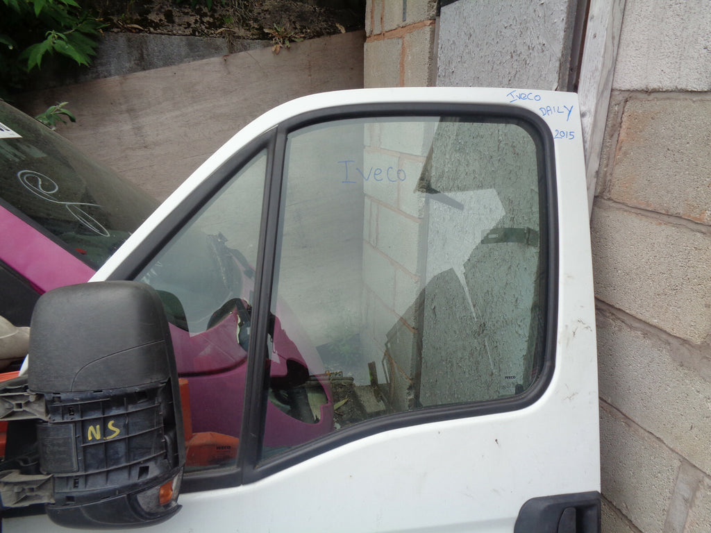 IVECO DAILY MK5 2015 NSF PASSENGER SIDE FRONT COMPLETE DOOR WHITE