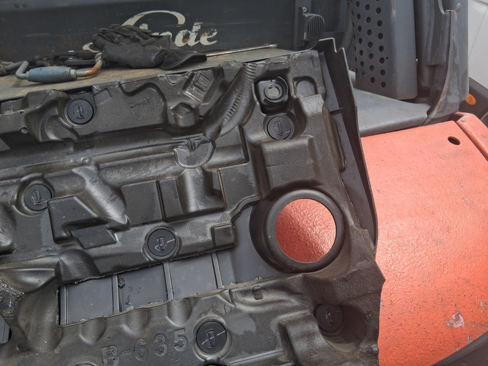 2018 MITSUBISHI OUTLANDER MK3 TOP ENGINE COVER BLACK