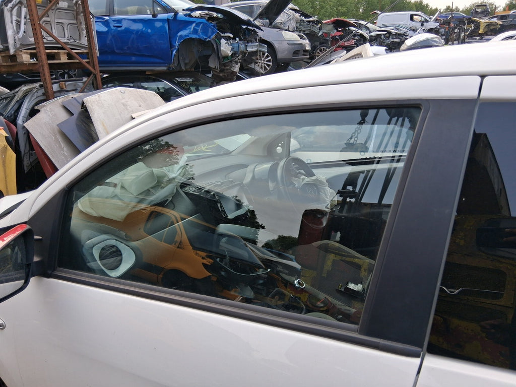 2020 TOYOTA AYGO MK2 5 DOOR NSF PASSENGER SIDE FRONT WINDOW GLASS