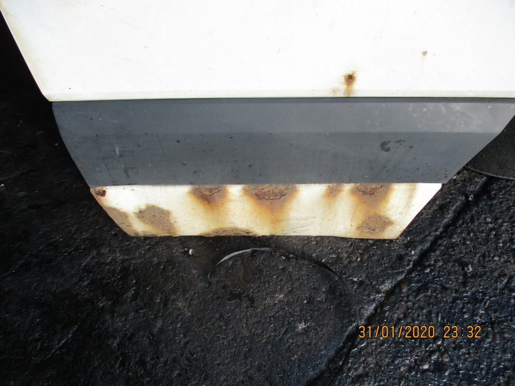 MERCEDES SPRINTER W906 2014 MK2 OSF DRIVER SIDE FRONT DOOR WHITE DAMAGED