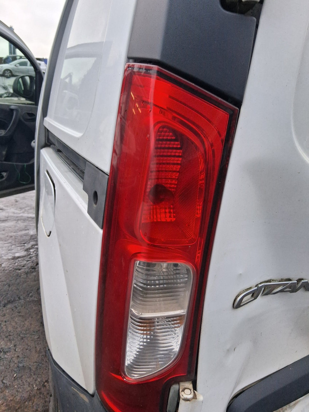 2016 MERCEDES CITAN W415 NSR PASSENGERR SIDE REAR LEFT TAIL LIGHT