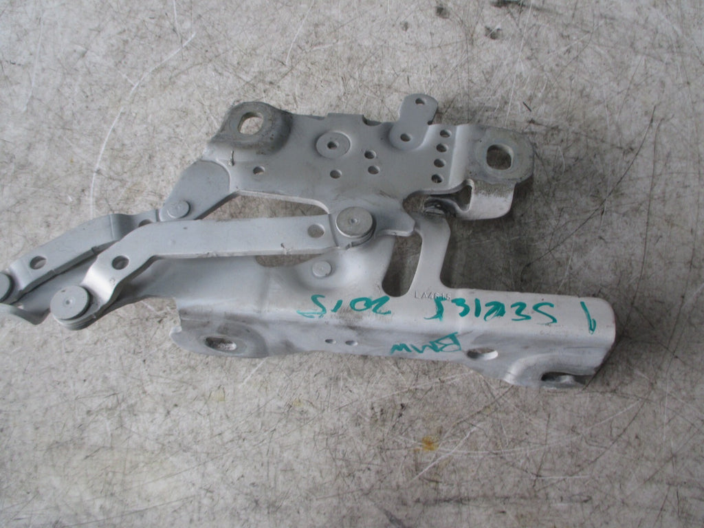 BMW 1 SERIES E88 2015 OSF DRIVER SIDE FRONT RIGHT BONNET HINGE WHITE 13989610