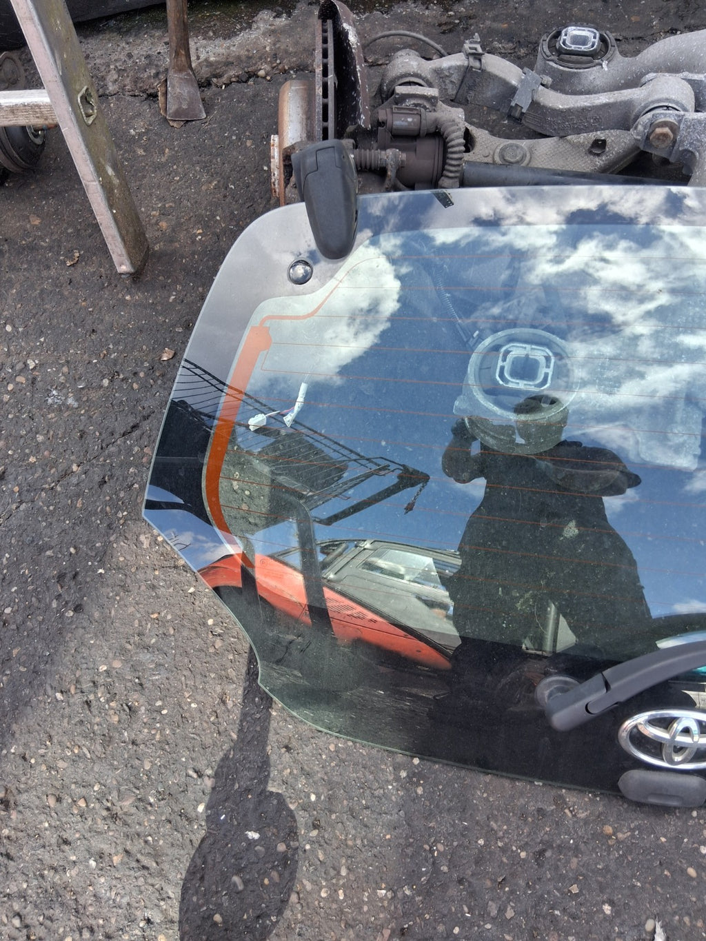 2008 TOYOTA AYGO MK1 REAR COMPLETE TAILGATE BOOTLID GLASS