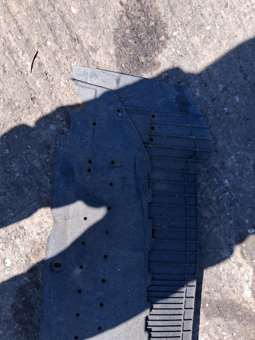 2008 AUDI A4 B8 FRONT BUMPER RADIATOR GRILL 8K0807233