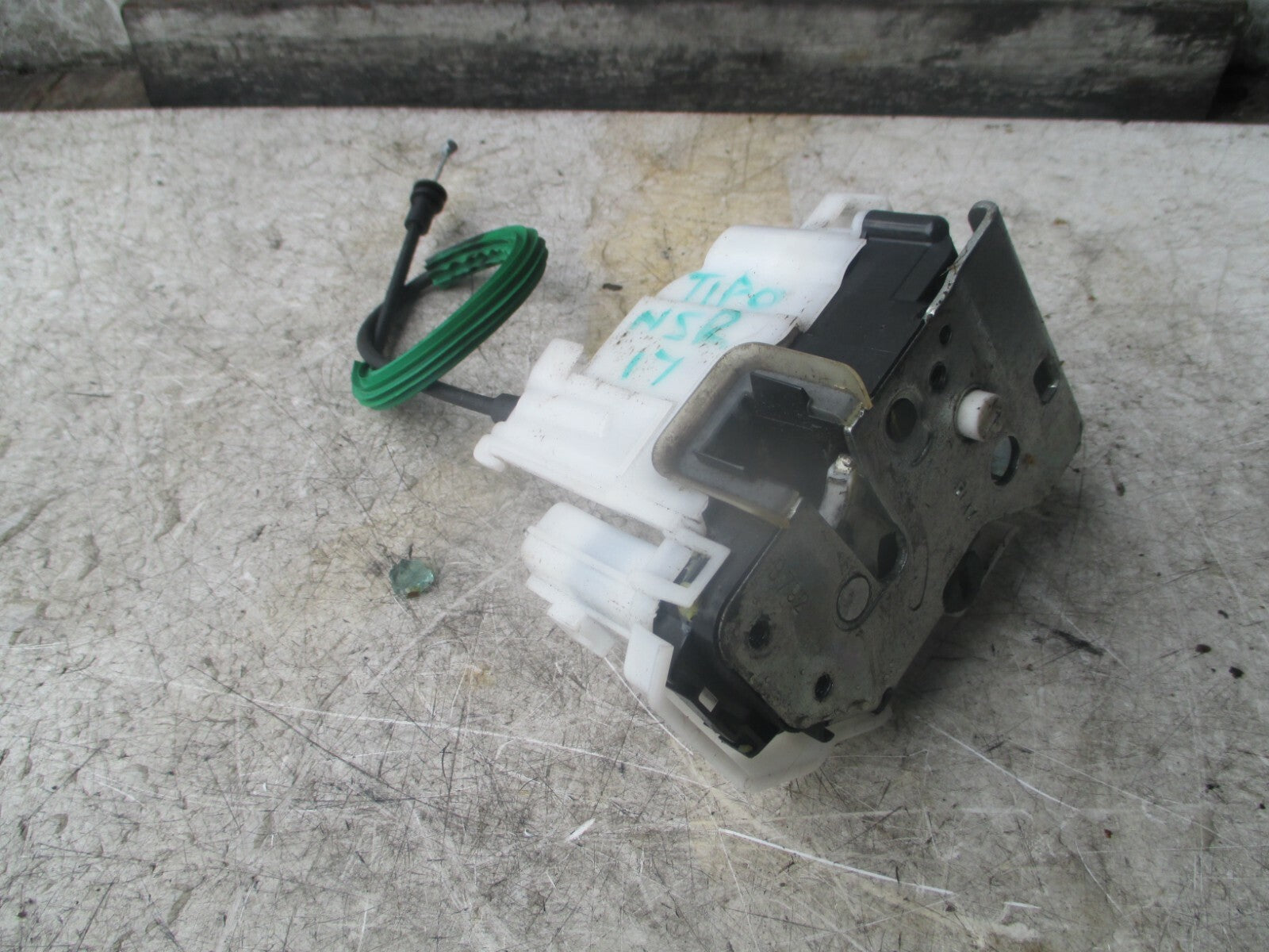 FIAT TIPO 2017 NSR PASSENGER SIDE REAR DOOR LOCK MECHANISM 52016000