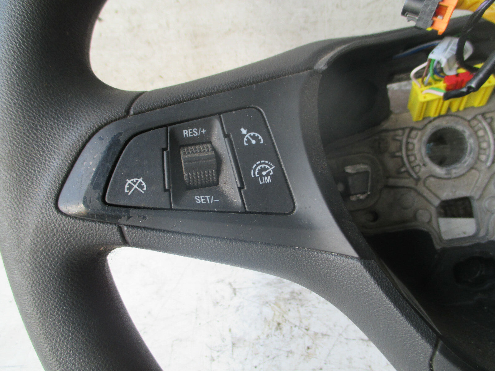VAUXHALL ASTRA K MK7 2018 3 SPOKE MULTIFUNCTION STEERING WHEEL 39005382