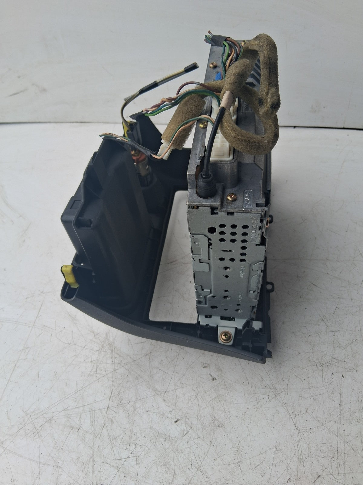 YARIS 2004 D PLAYER STEREO HEAD UNIT & SURROUND TRIM 861200D140