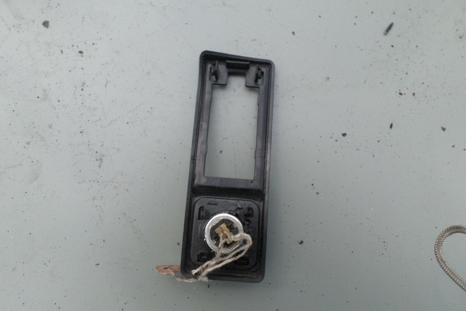 BMW 1 SERIES E87 CHARGING PORT COVER COURTESY LIGHT 6949439