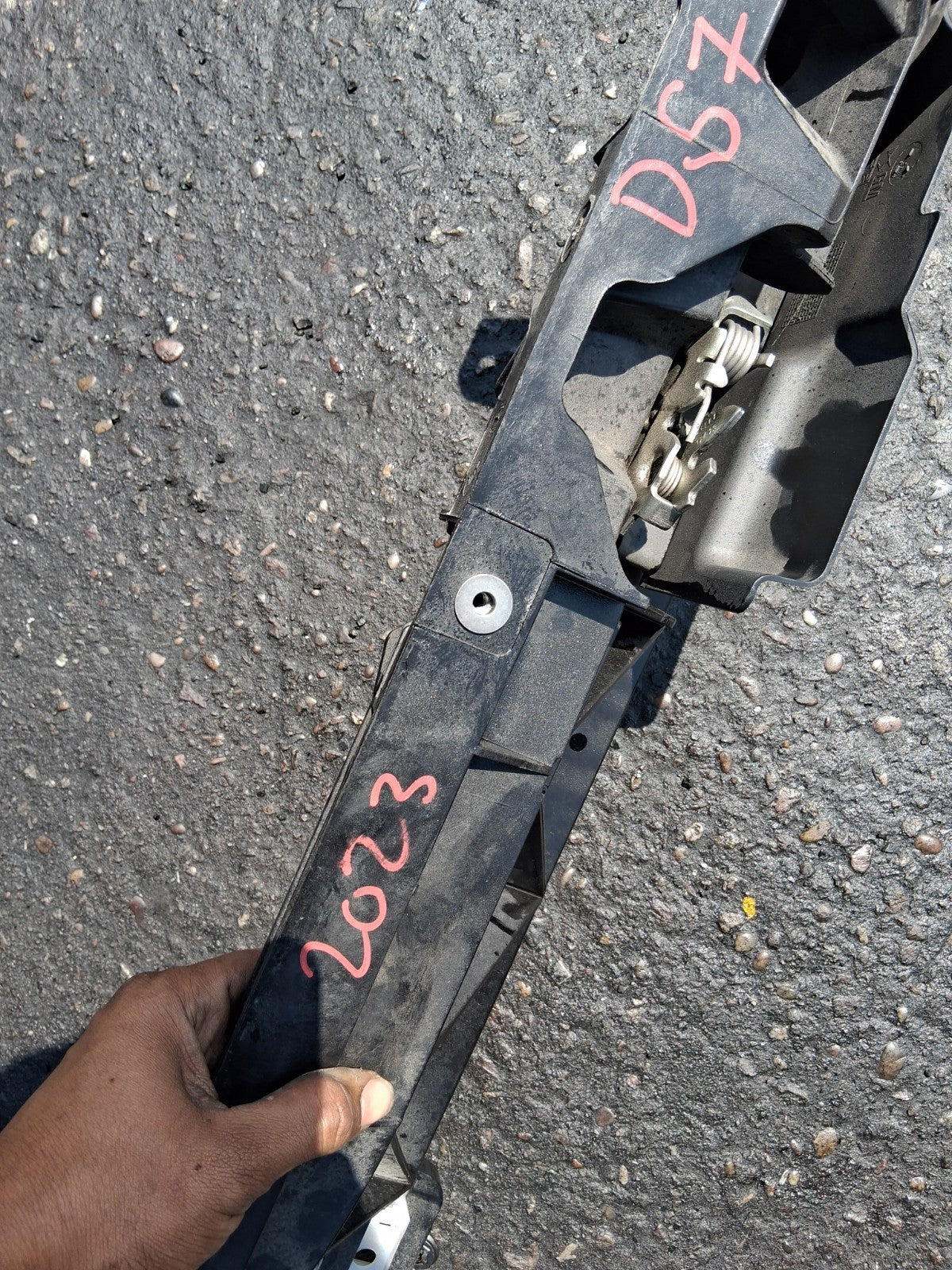 2024 DS AUTOMOBILES DS 7 1.5 D FRONT UPPER SLAM PANEL BONNET LATCH 9824055880