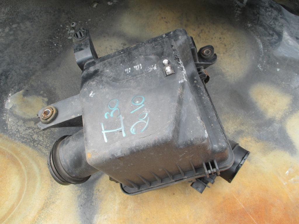 HYUNDAI I30 2010 1.6 DIESEL AIR FILTER BOX 281002H200