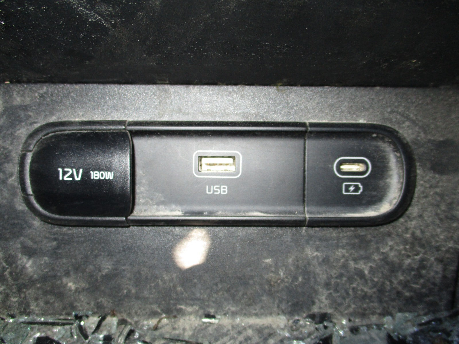 2023 KIA SPORTAGE MK5 USB C TYPE 12V 180 W PORT