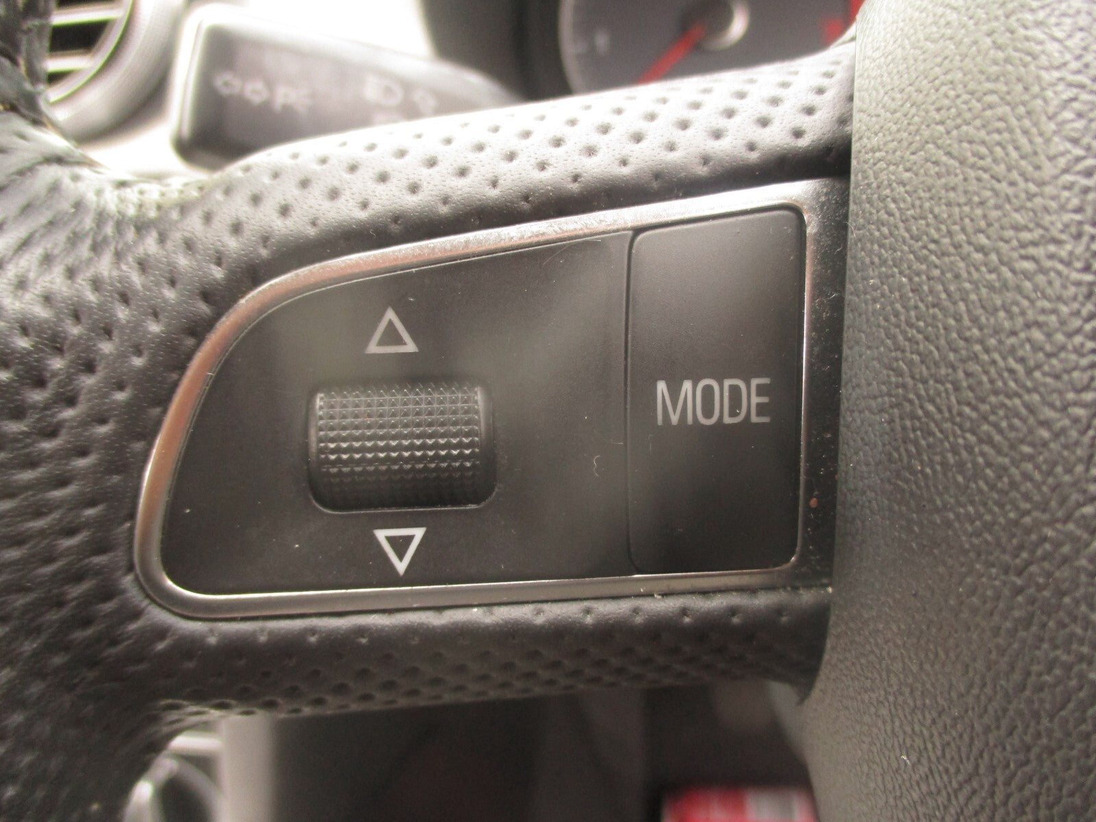 2012 AUDI A3 8P 5 DOOR FACELIFT FRONT 3 SPOKE MULTIFUNCTION STEERING WHEEL