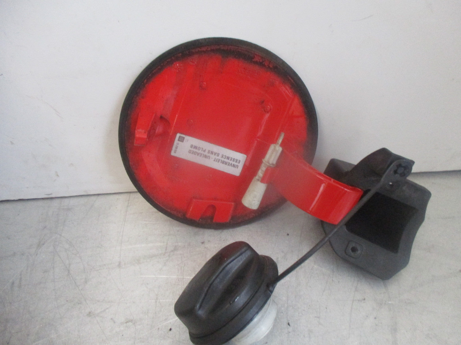 VAUXHALL CORSA D FUEL FILLER FLAP CAP IN RED 13183306 GENUINE (4587