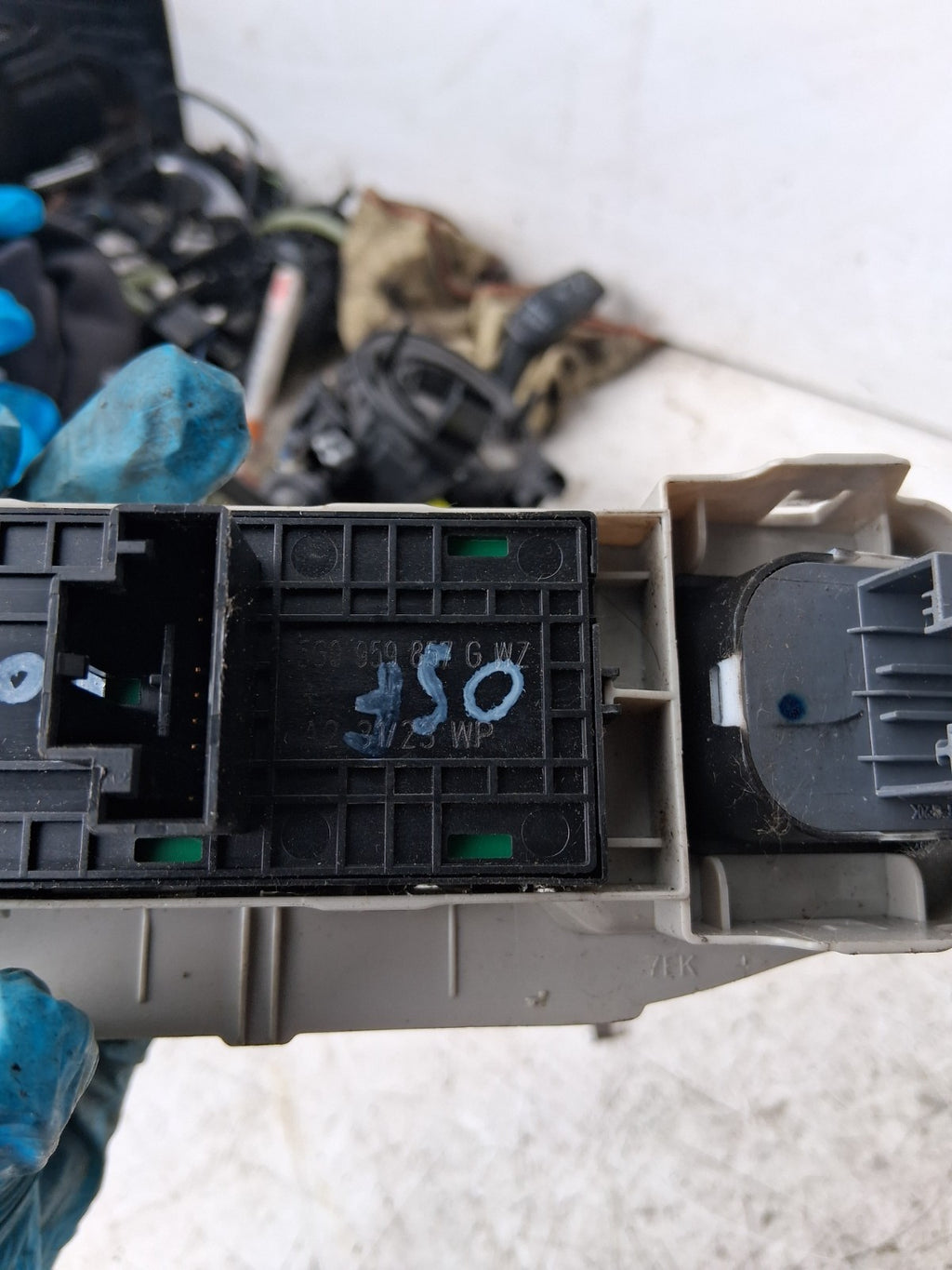 2019 VOLKSWAGEN GOLF OSF DRIVER SIDE FRONT WINDOW CONTROL SWITCH 5G0959857GWZ