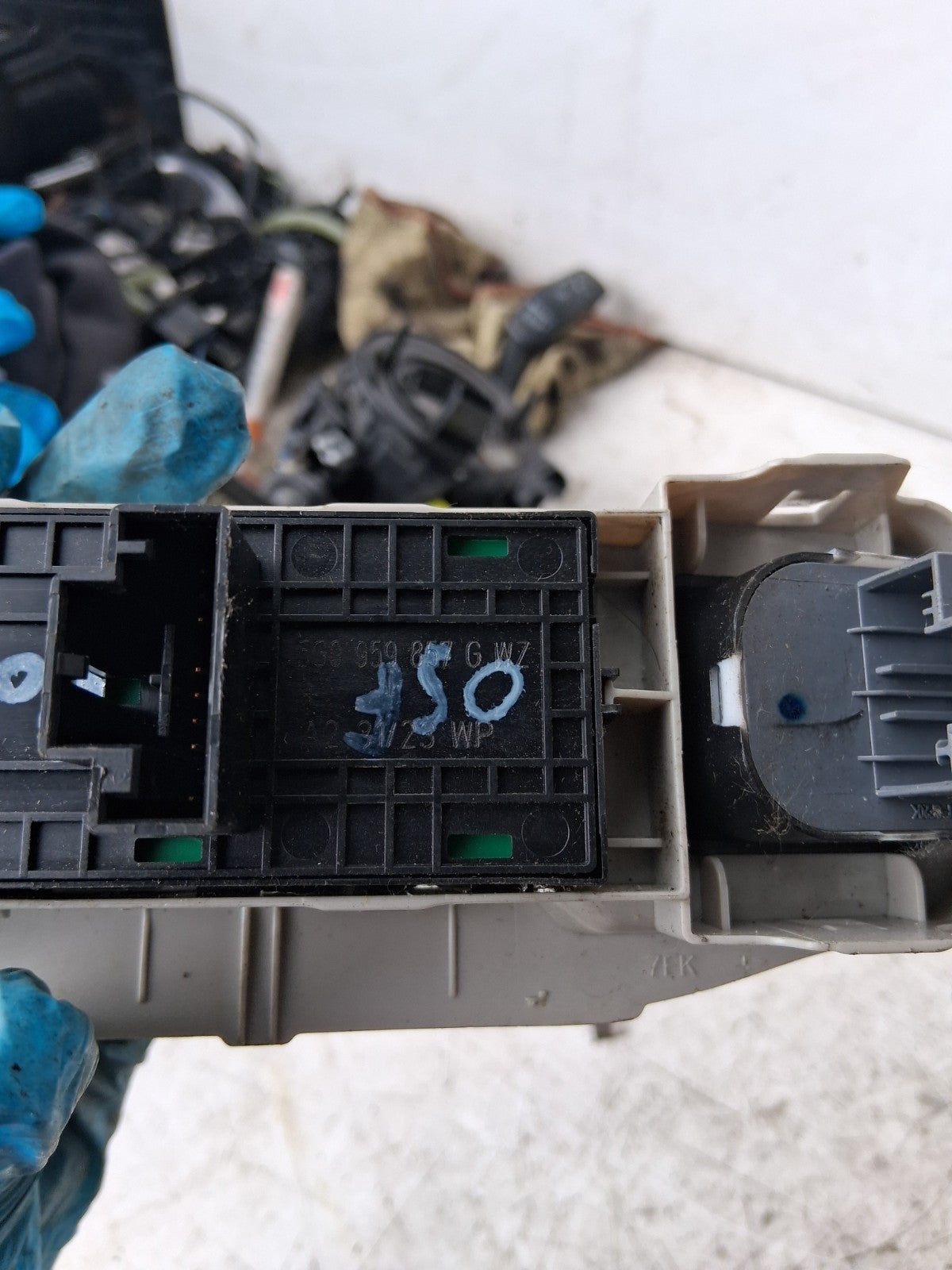 2019 VOLKSWAGEN GOLF OSF DRIVER SIDE FRONT WINDOW CONTROL SWITCH 5G0959857GWZ
