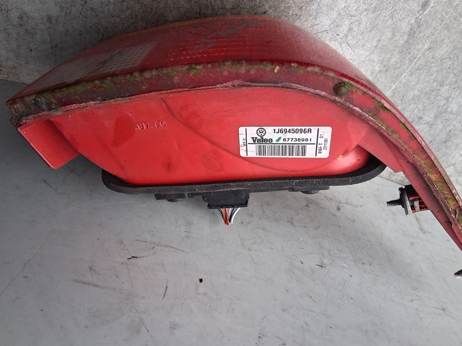 2002 VW VOLKSWAGEN GOLF MK4 OSR DRIVER SIDE REAR RIGHT TAIL LIGHT 1J6945096R
