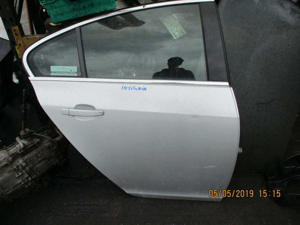 VAUXHALL INSIGNIA A (MK1) OSR DRIVER SIDE REAR COMPLETE DOOR SILVER Z176