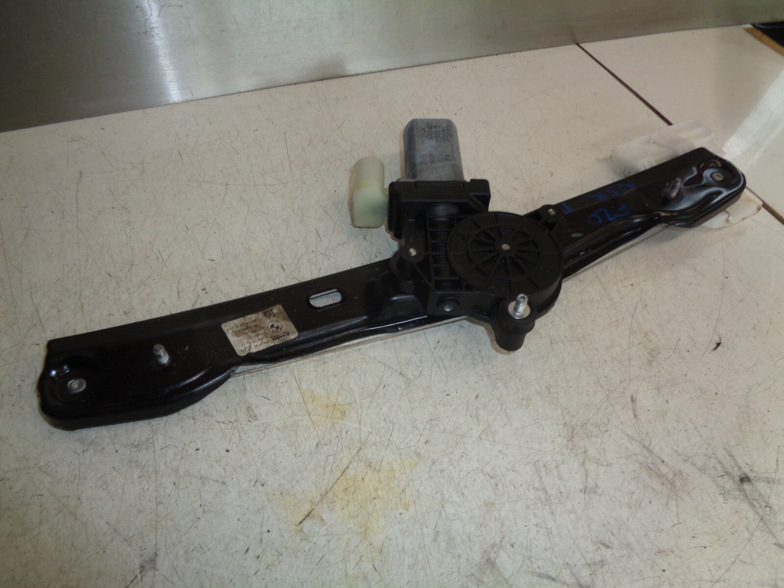 BMW 1 SERIES F20 2019 LCI NSR PASSENGER REAR DOOR WINDOW MOTOR MECHNAISM 7242555