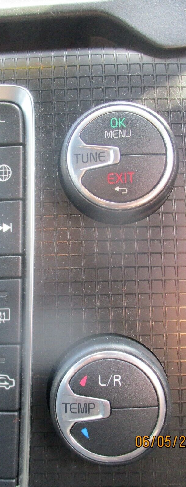 2016 VOLVO V40 R DESIGN CENTRE CONSOLE SWITCH PANEL AND CONTROLS