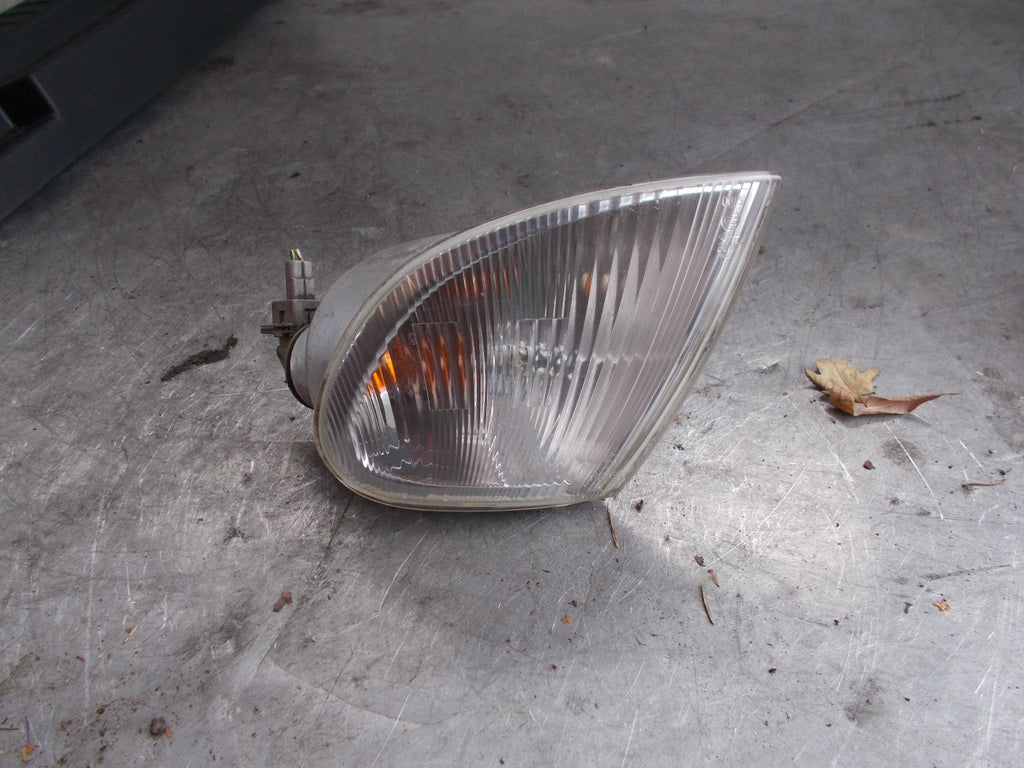 RENAULT LAGUNA MK2 2001 PASSENGER SIDE NEAR SIDE INDICATOR LIGHT G7700820126
