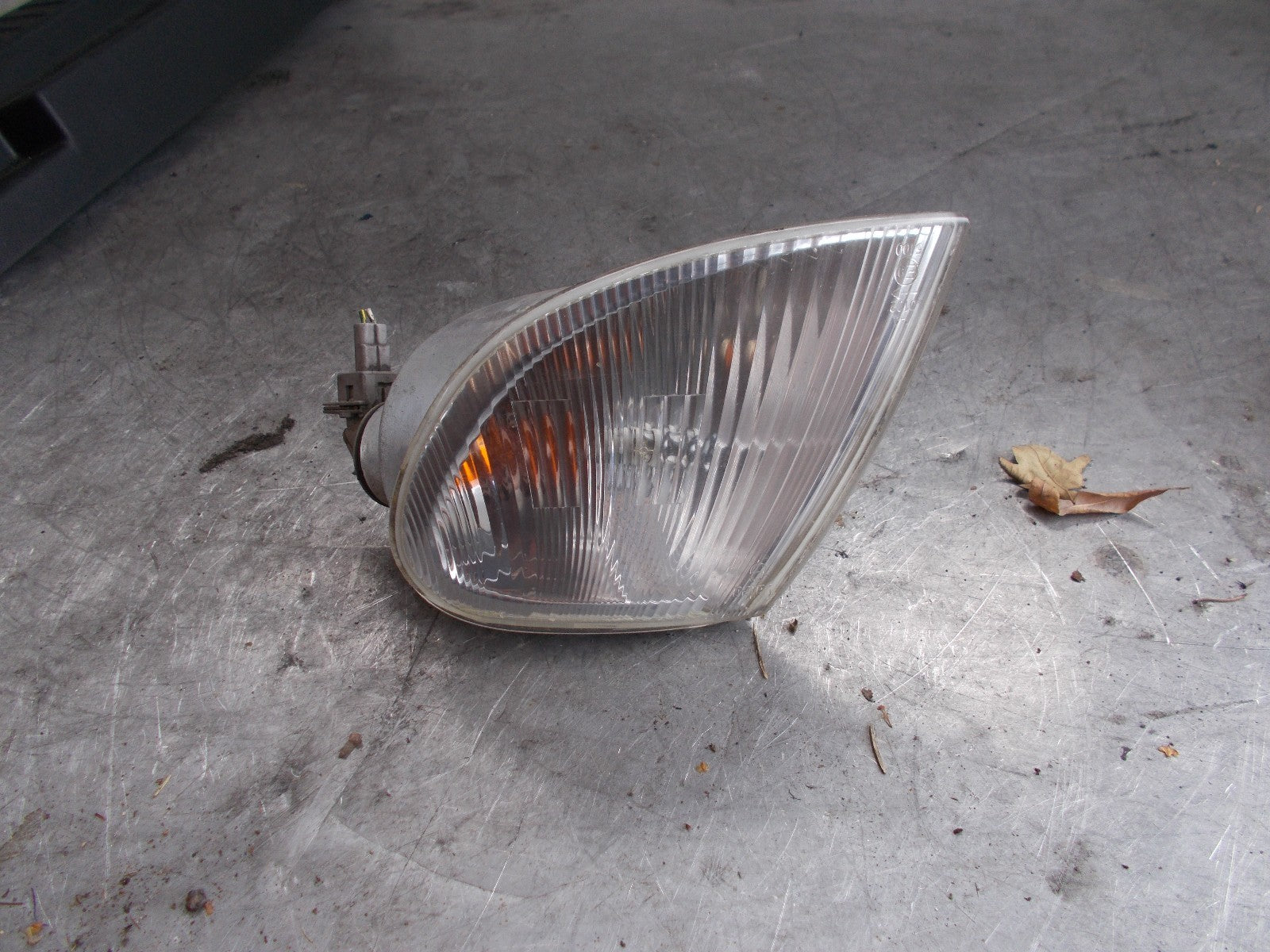 RENAULT LAGUNA MK2 2001 PASSENGER SIDE NEAR SIDE INDICATOR LIGHT G7700820126
