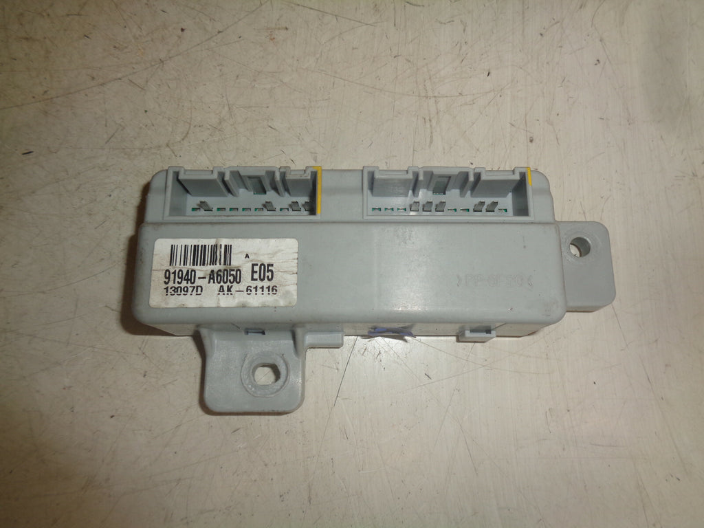 HYUNDAI I30 MK2 2013 FUSE BOX RELAY CONTROL MODULE 91940A6050