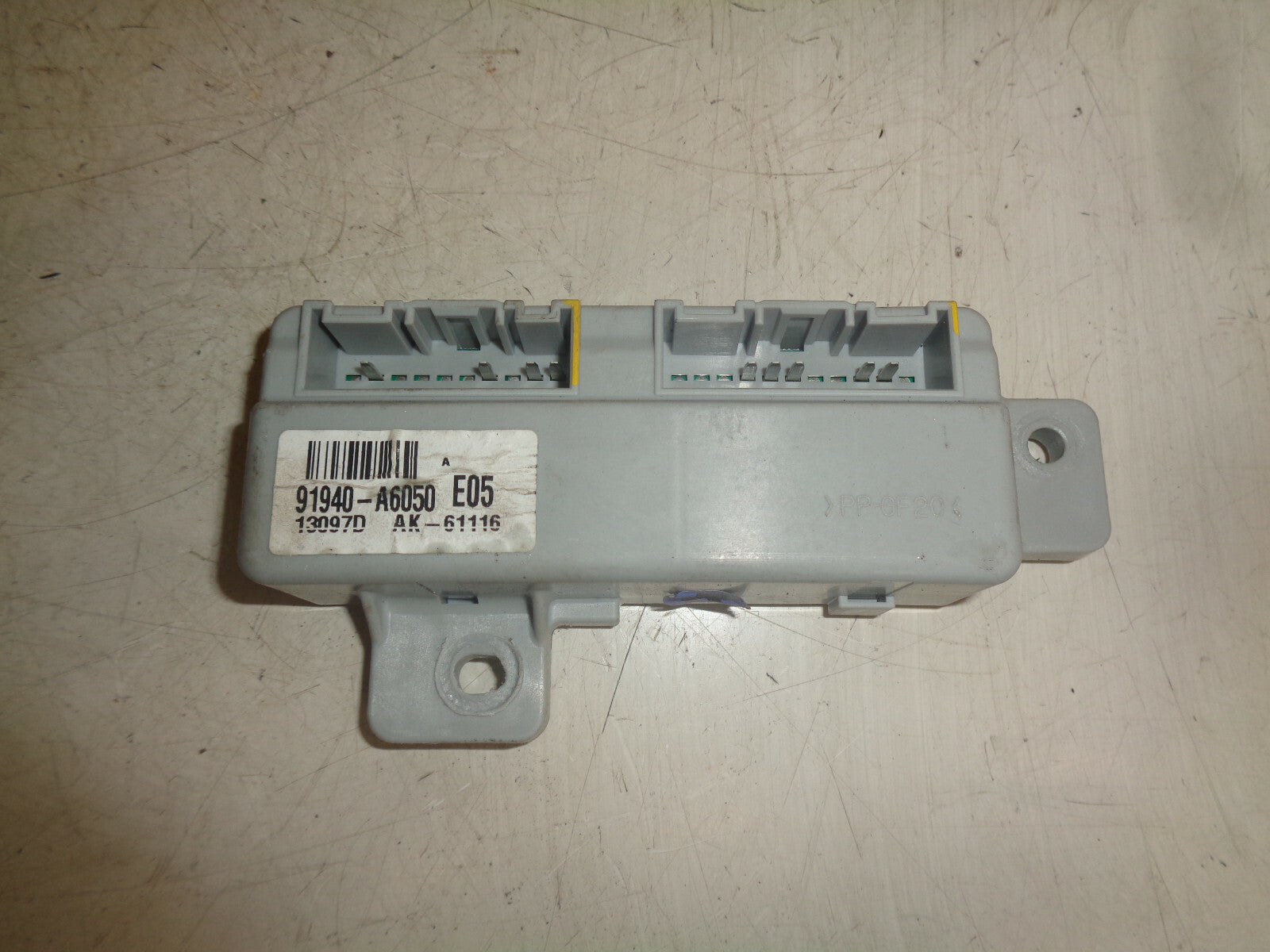 HYUNDAI I30 MK2 2013 FUSE BOX RELAY CONTROL MODULE 91940A6050