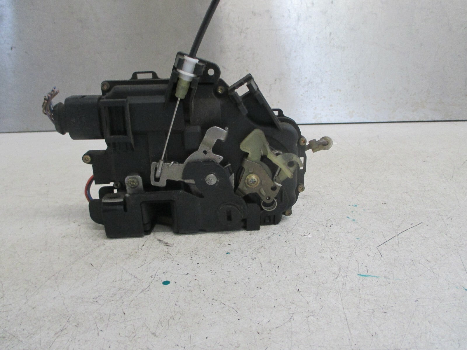 AUDI A6 C5 OSR DRIVER SIDE REAR LOCK MECH MECHANISM