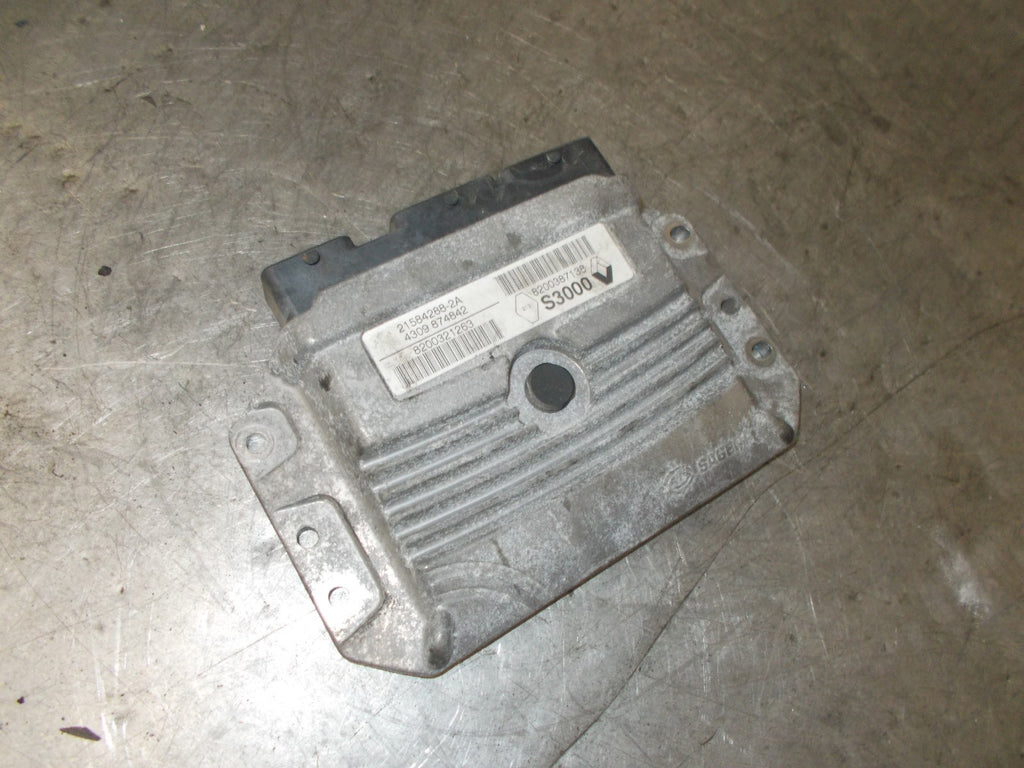 RENAULT MEGANE 2004 MK2 1.6 ENGINE CONTROL UNIT ECU 215842882A