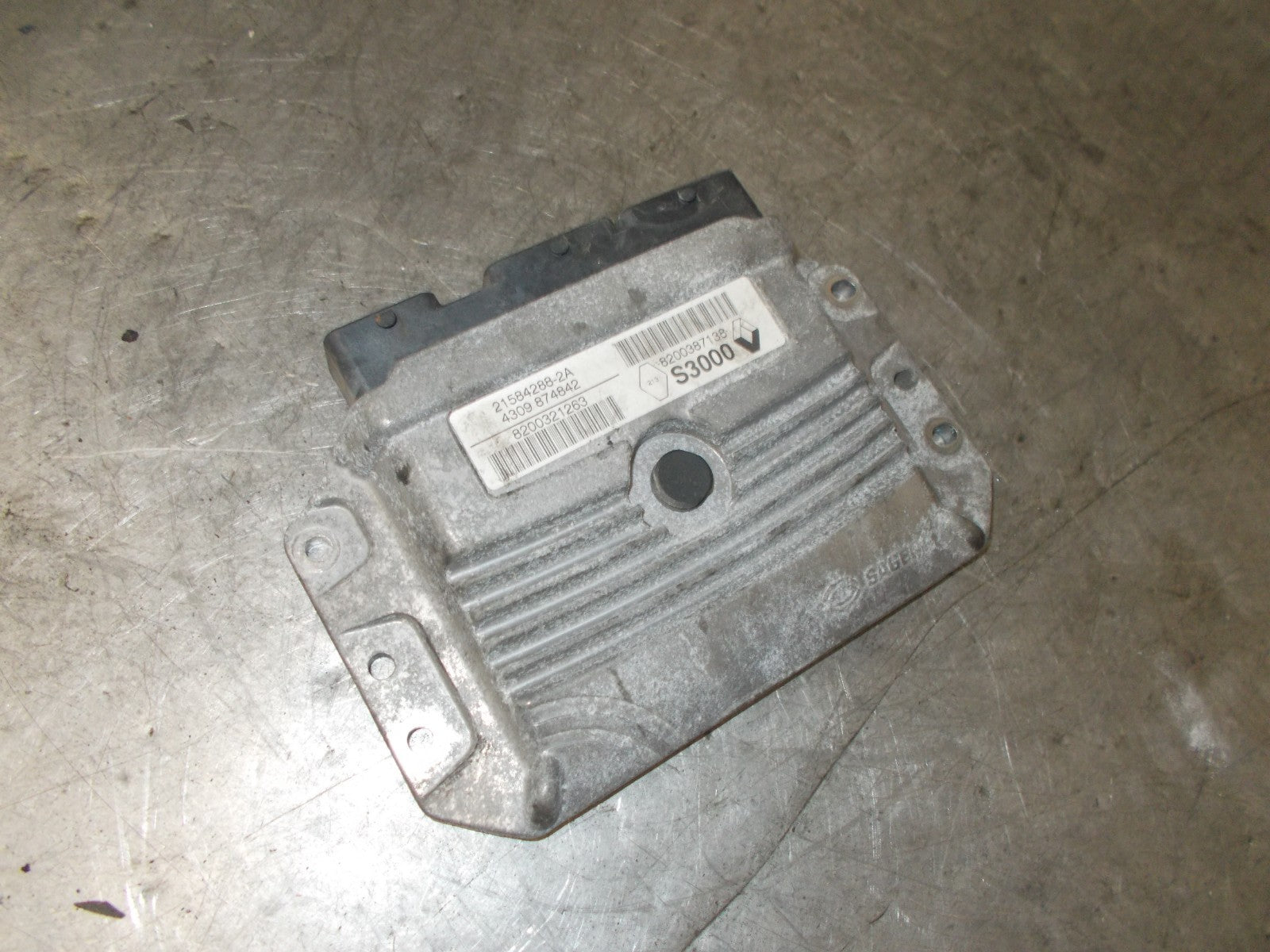 RENAULT MEGANE 2004 MK2 1.6 ENGINE CONTROL UNIT ECU 215842882A