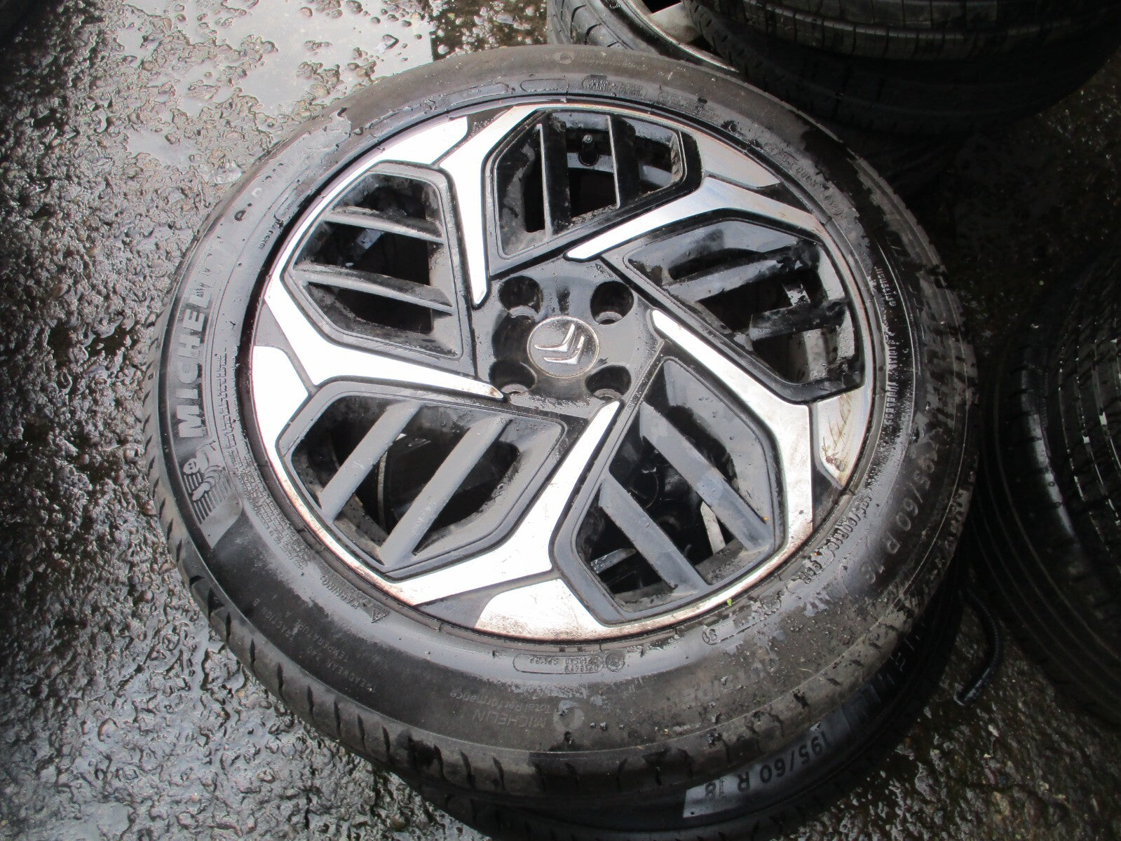 CITROEN C4 MK3 2021 18 INCH ALLOY WHEEL WITH TYRE 195/60R18