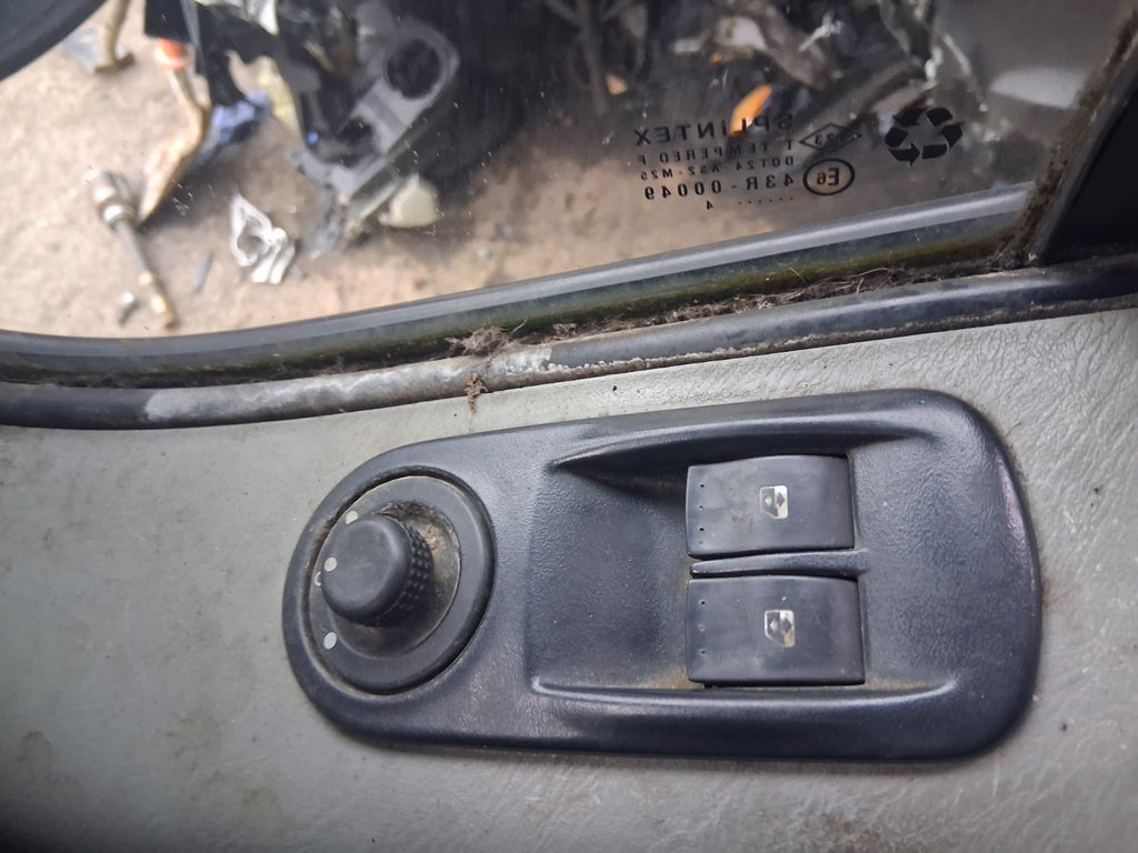 2014 VAUXHALL VIVARO MK1 OSF DRIVER SIDE FRONT RIGHT WINDOW CONTROL SWITCH