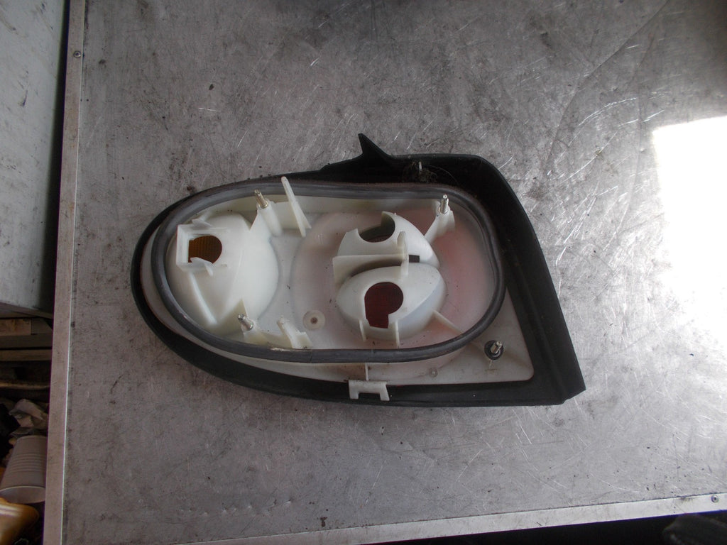 RENAULT MEGANE MK1 1999 1.6 OFF SIDE OS DRIVER SIDE REAR LIGHT 7700830098