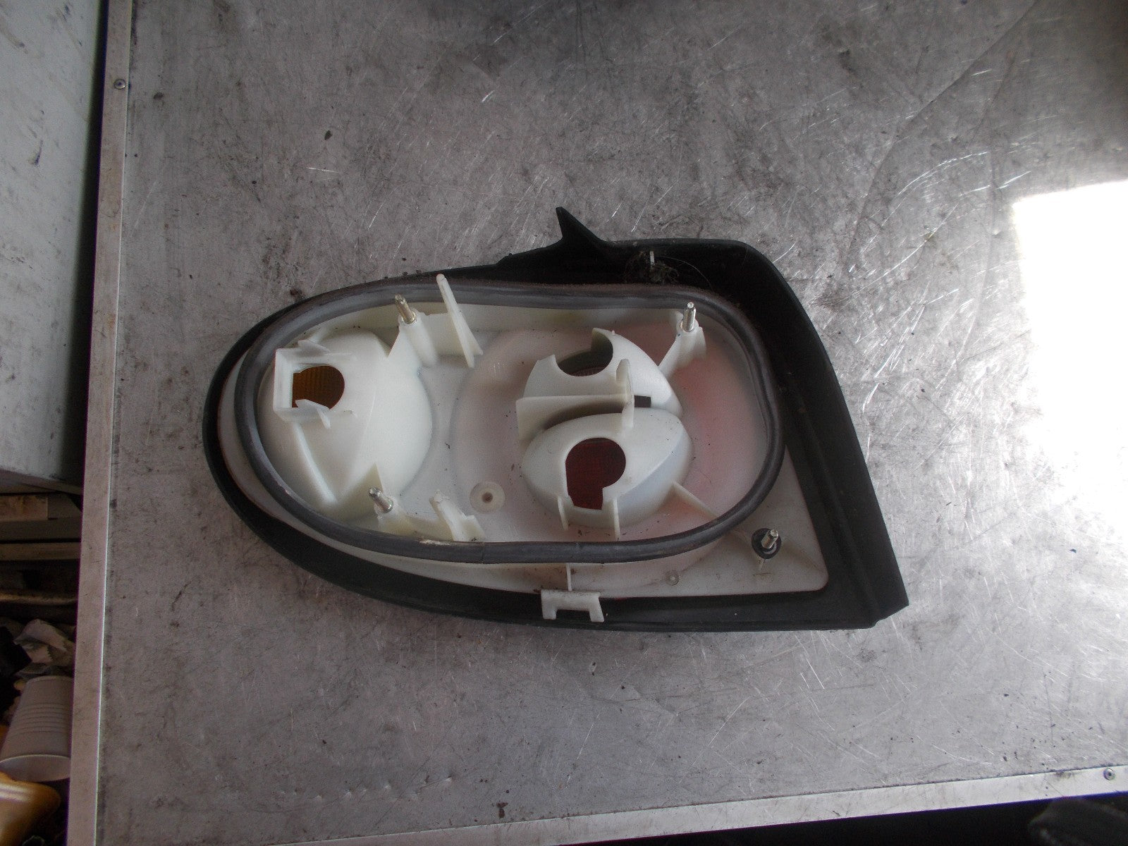 RENAULT MEGANE MK1 1999 1.6 OFF SIDE OS DRIVER SIDE REAR LIGHT 7700830098