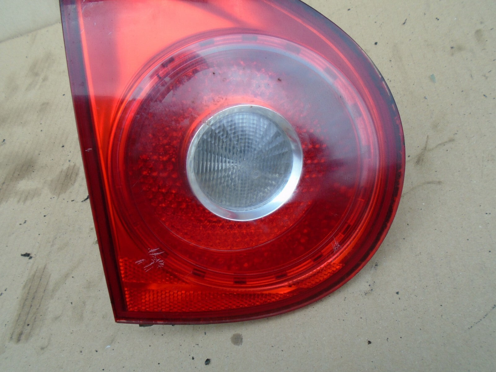 VW VOLKSWAGEN GOLF MK5 2005 NSR PASSENGER SIDE REAR INNER BRAKE LIGHT 285001