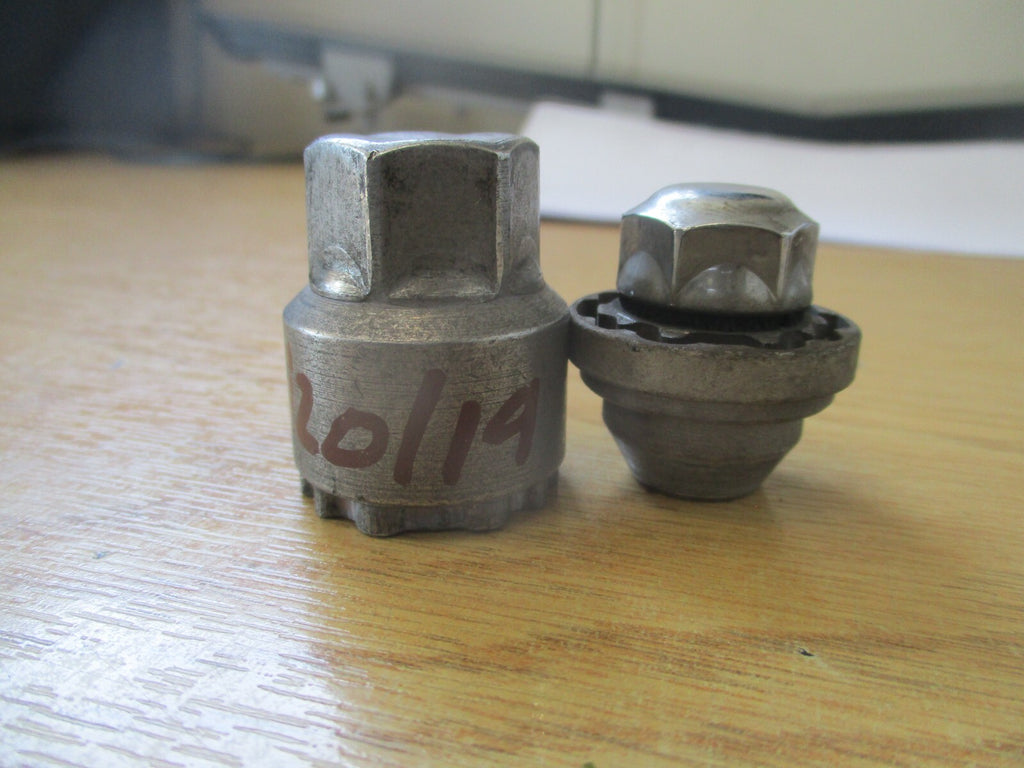2019 HYUNDAI I20 MK2 WHEEL LOCKING NUT & KEY