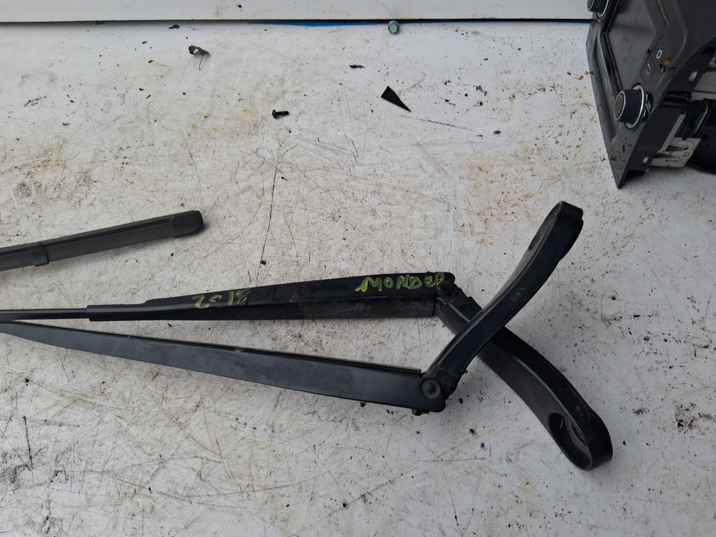 2018 FORD MONDEO MK5 FRONT WINDSCREEN BOTH WIPER ARMS