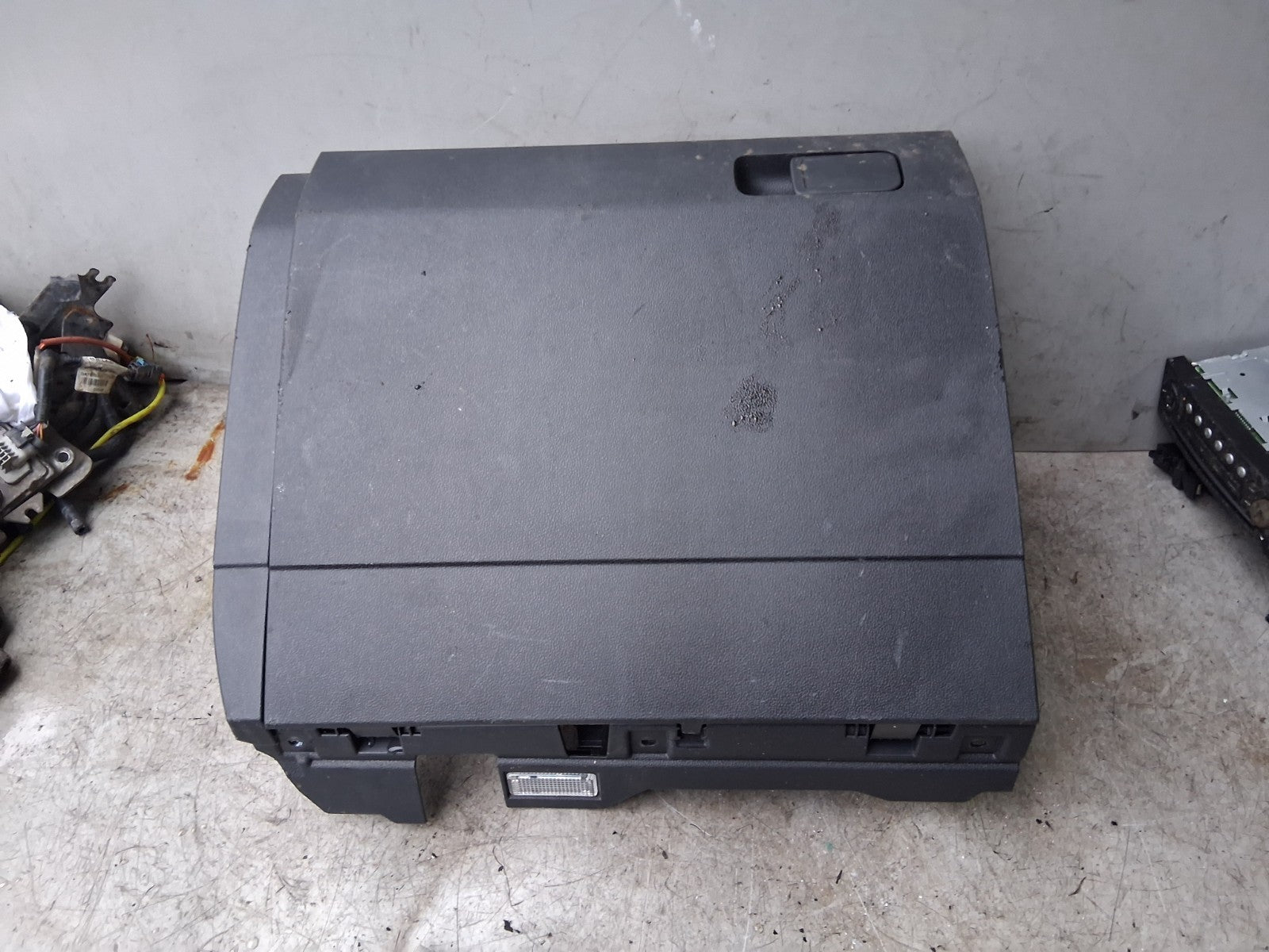 2023 VW VOLKSWAGEN TIGUAN DASHBOARD GLOVE BOX STORAGE COMPARTMENT 5NC857097