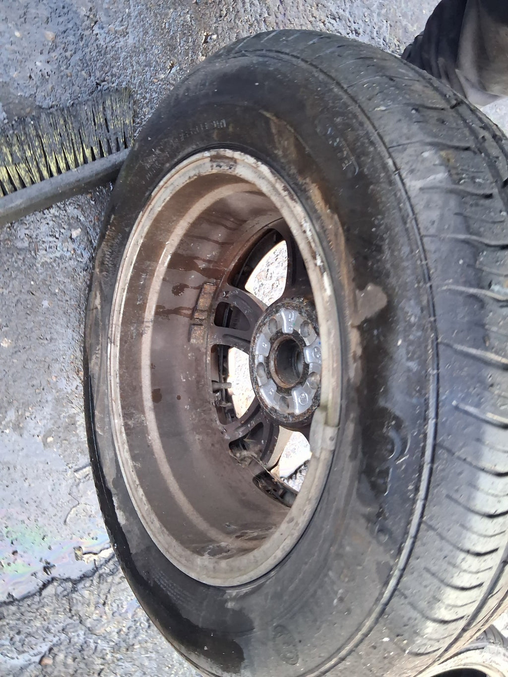 2014 TOYOTA PRIUS MK3 XW30 ALLOY WHEEL WITH TYRE 195/65R15 REF 1