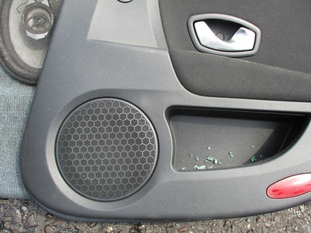 RENAULT LAGUNA MK3 2008 OSR DRIVER SIDE REAR PLASTIC DOOR CARD PANEL