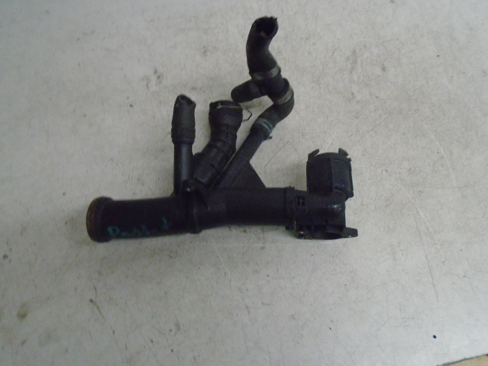VOLKSWAGEN PASSAT 2017 B8 THERMOSTAT COUPLING COOLANT PIPE 04L121071