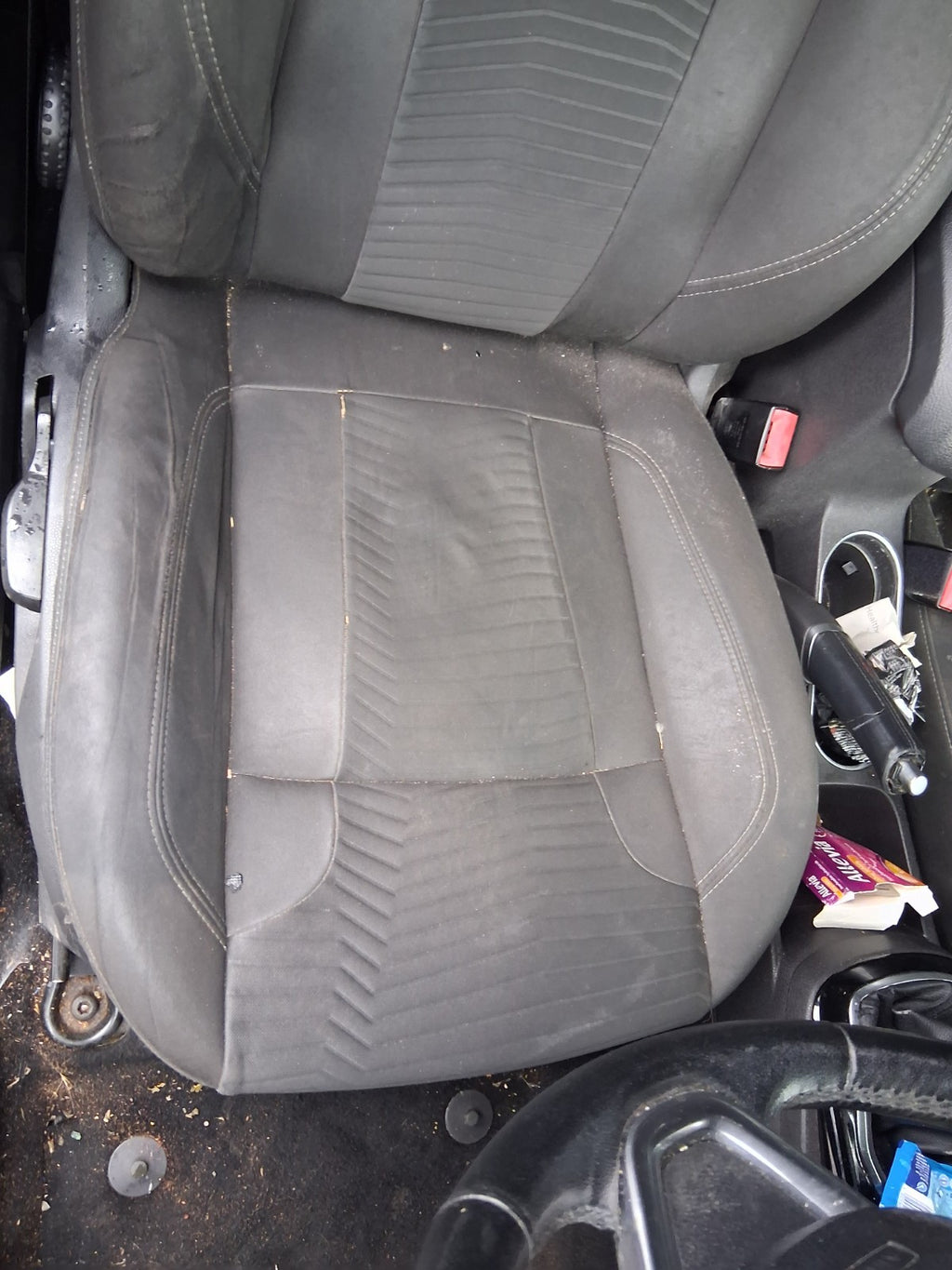 2014 FORD FIESTA MK7 OSF DRIVER SIDE FRONT RIGHT COMPLETE FABRIC SEAT