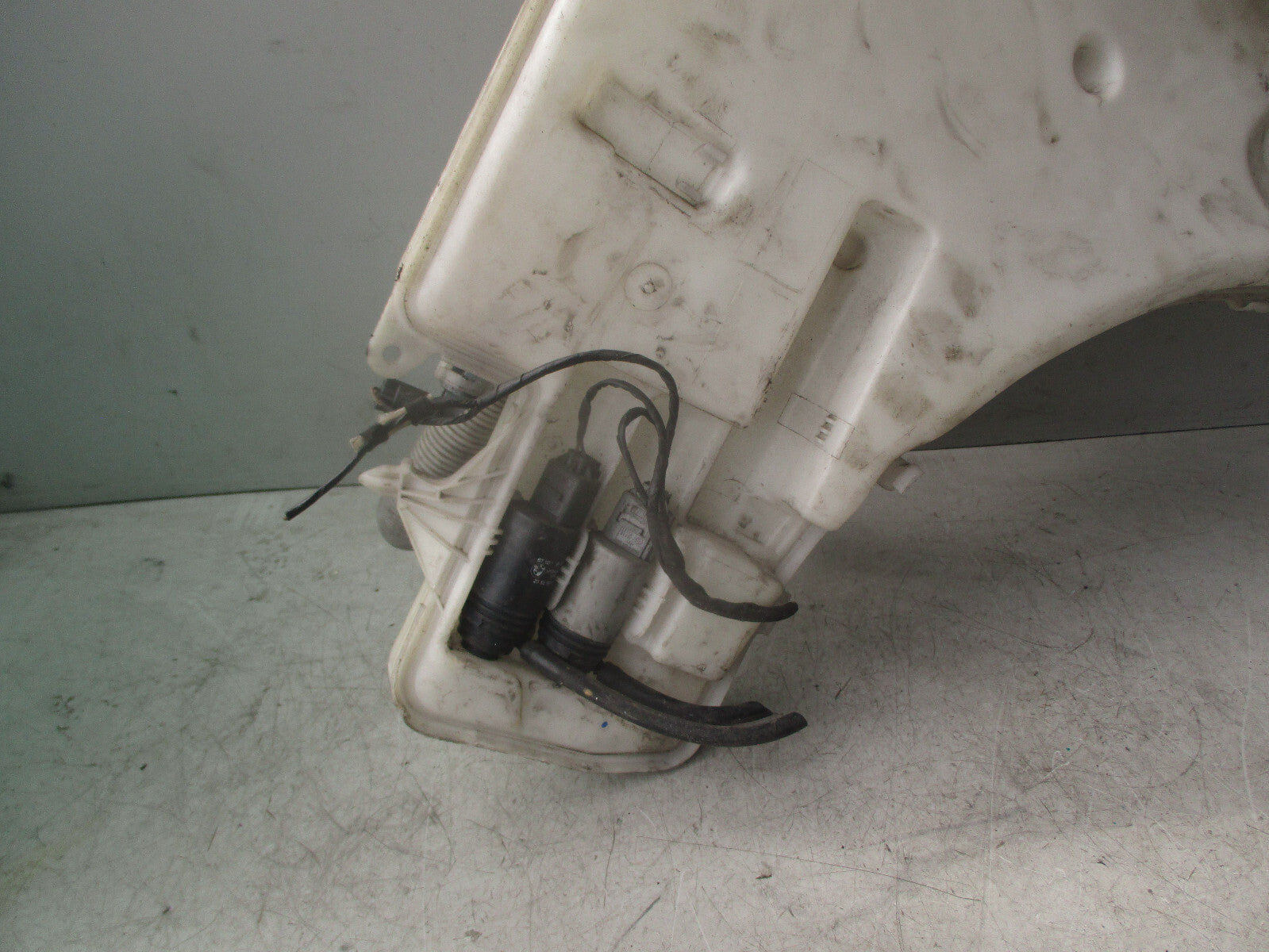 2009 BMW 1 SERIES WINDSCREEN WASHER BOTTLE TANK & PUMP 45R010142