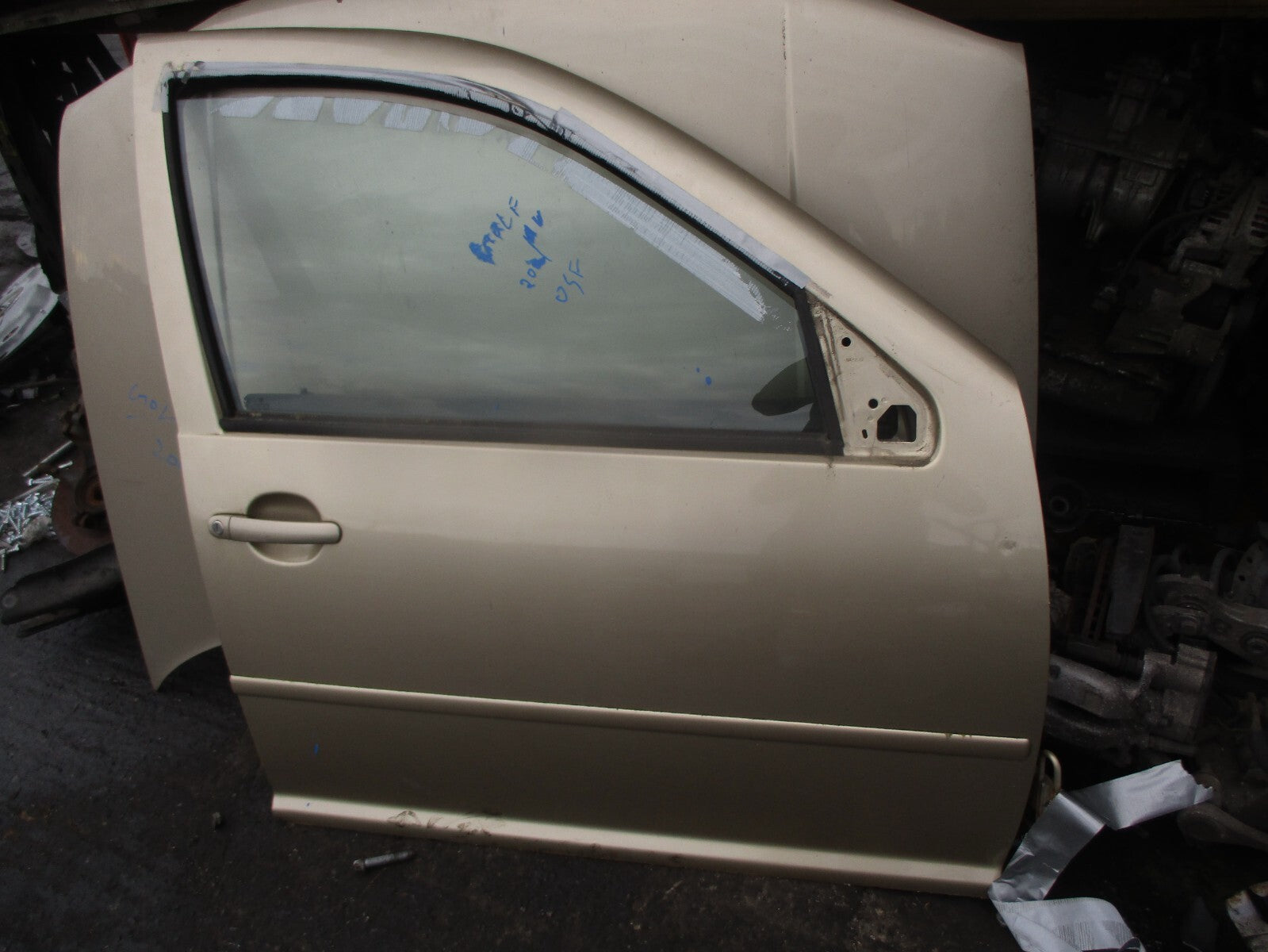2001 VOLKSWAGEN GOLF MK4 OSF DRIVER SIDE FRONT RIGHT COMPLETE DOOR BEIGE