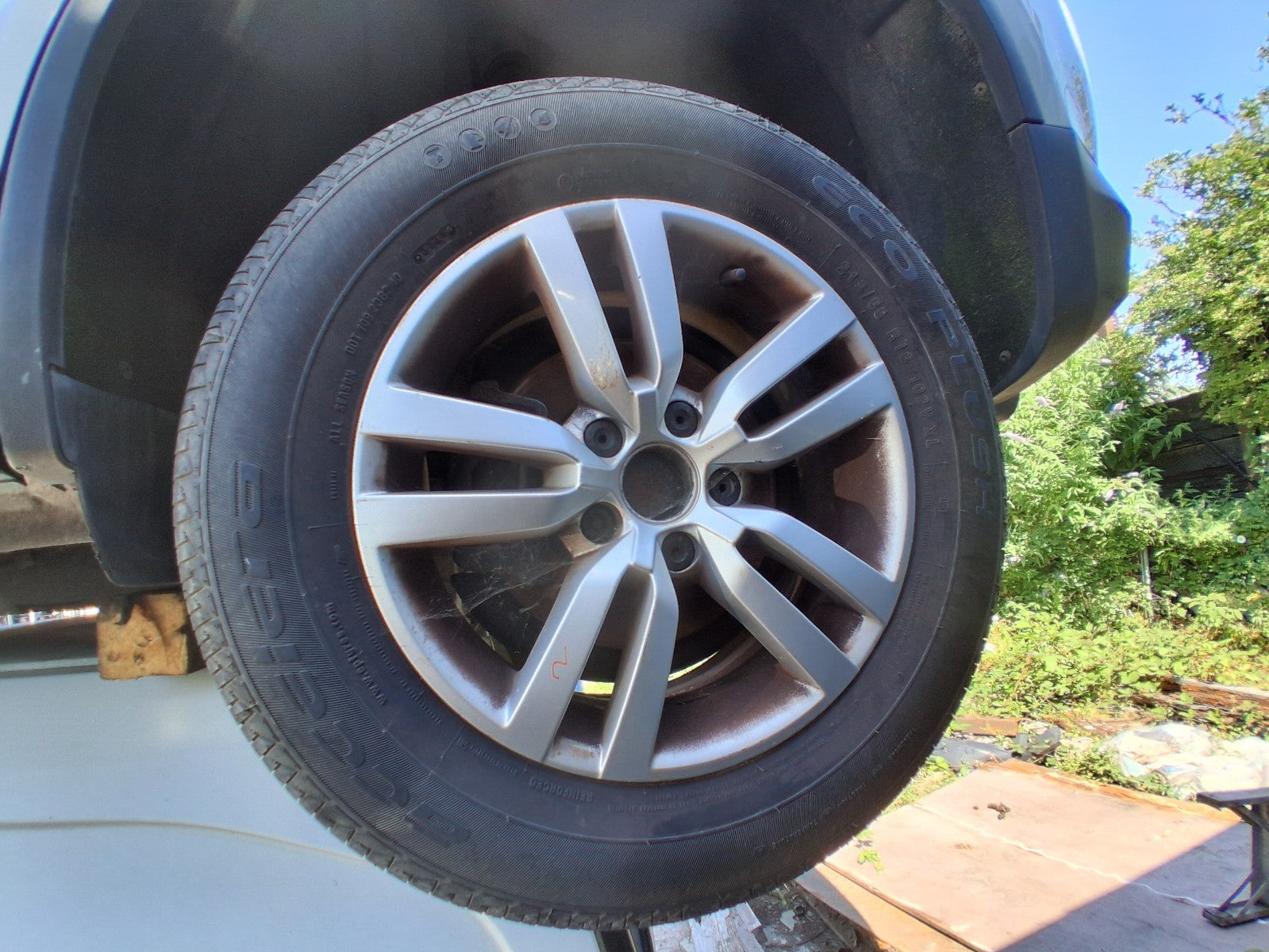 2013 VW VOLKSWAGEN TIGUAN MK1 16 INCH ALLOY WHEEL WITH TYRE 215/65R16 REF 2