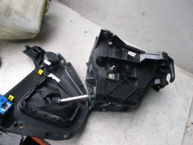 2021 CITROEN BERLINGO 5 SPEED GEAR BOX & SURROUND TRIM 9814652680