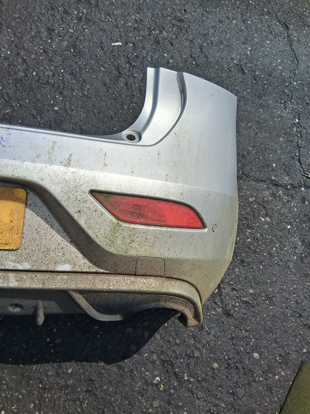 2015 VOLVO V40 D3 COMPLETE REAR BUMPER WITH PDC SENSOR SILVER
