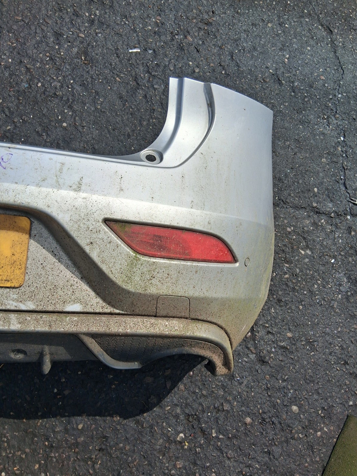 2015 VOLVO V40 D3 COMPLETE REAR BUMPER WITH PDC SENSOR SILVER