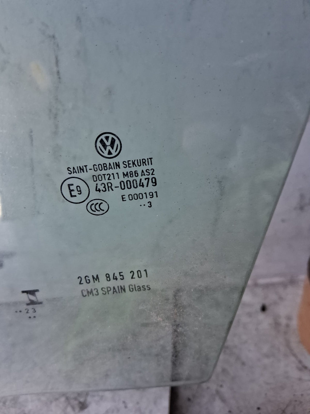 2023 VOLKSWAGEN T CROSS NSR PASSENGER SIDE FRONT WINDOW GLASS 2GM845201